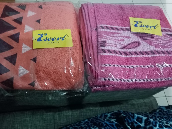 Escort By Lenuta Motif Filbert 70x135 Handuk Mandi - Pink