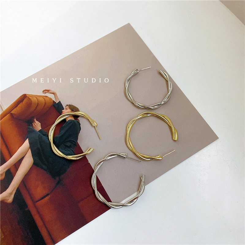 Anting Bulat Model Twist Gaya Retro Korea Untuk Wanita