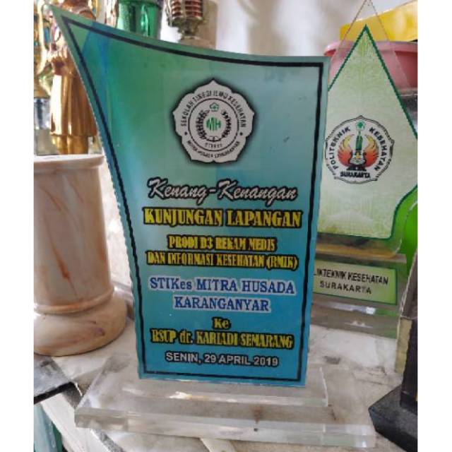 Vandel Akrilik Tebal Desain Bebas Merdeka