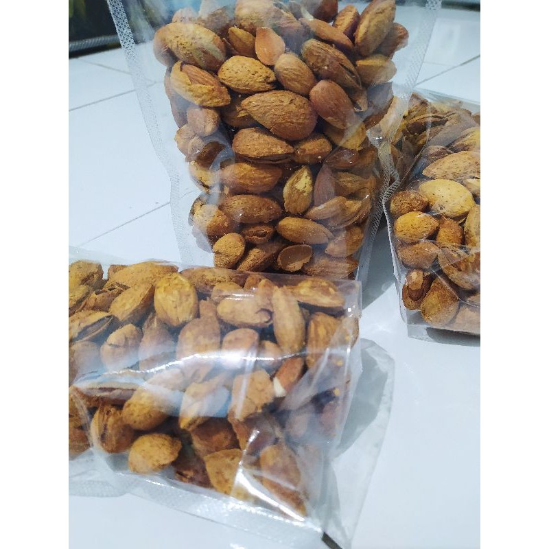 

kacang almond panggang
