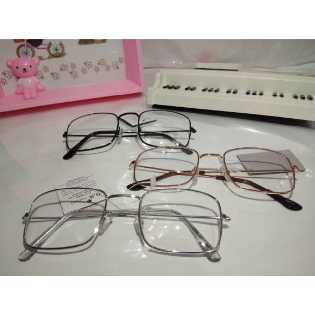 Kacamata nissa sabyan
