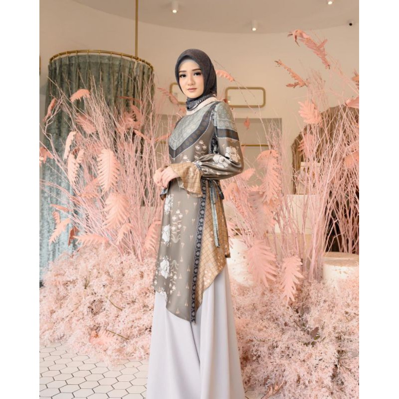 Rafflesia Blouse by Wearing Klamby