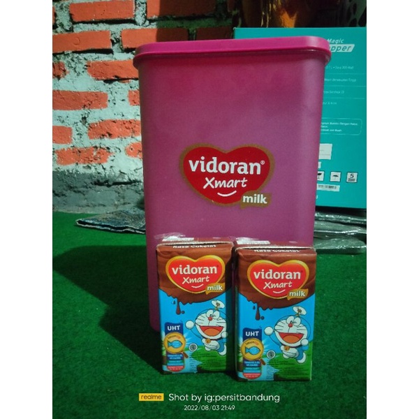 

Susu UHT vidoran xsmart gratis toples/tempat makan