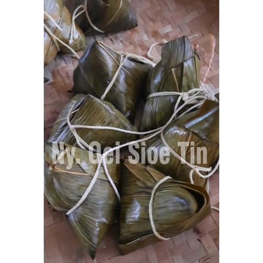 

Bacang daging babi (non halal)