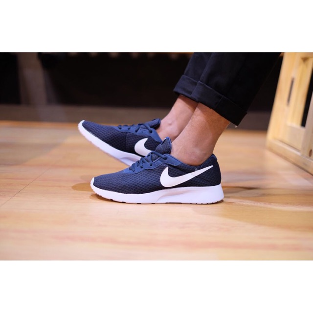 nike tanjun navy white