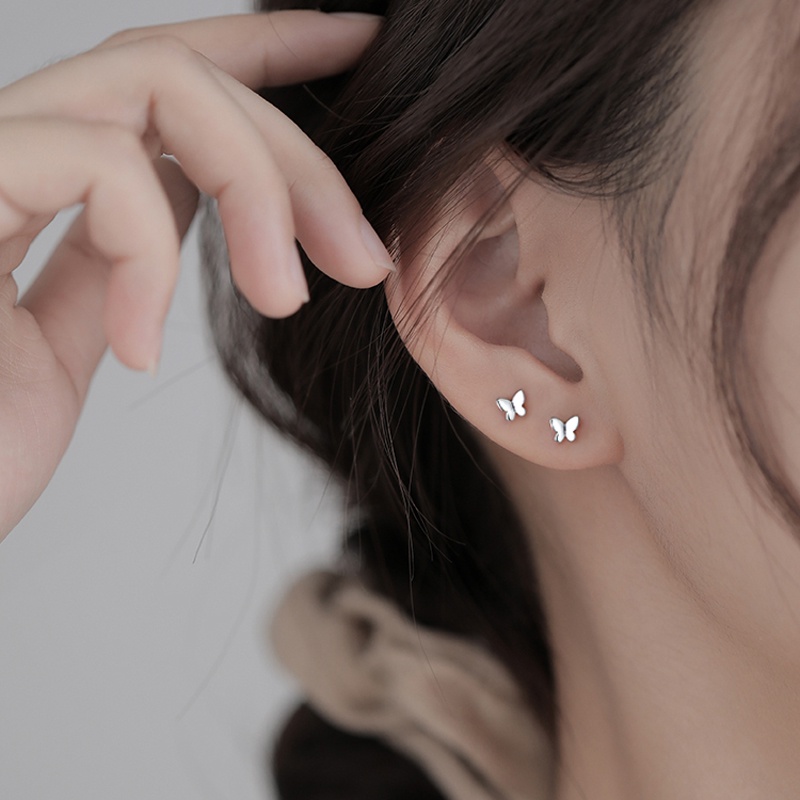 1 Pasang Anting Bentuk Kupu-Kupu Bahan S925 Silver Plated Anti Alergi