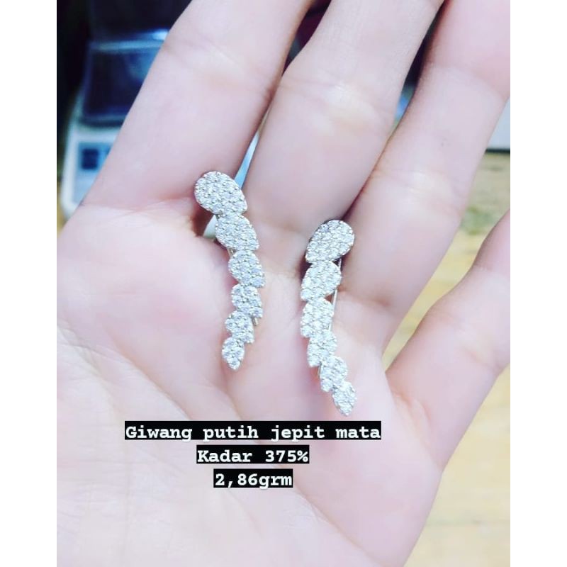 giwang putih jepit mata