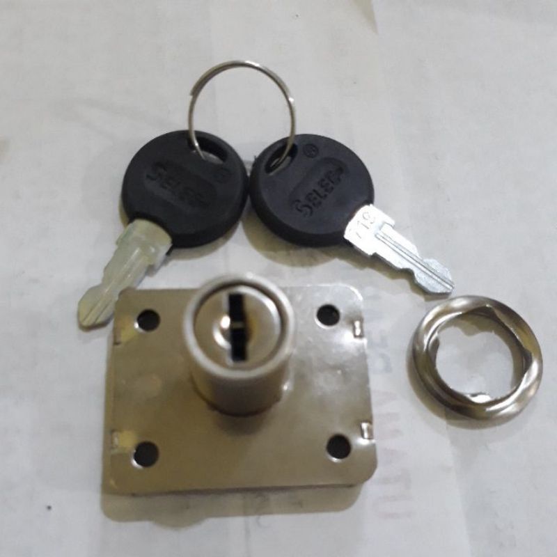 kunci lemar/pintu kayu