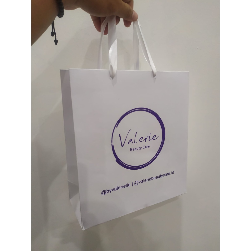 

PAPERBAG CUSTOMSIZE / PAPERBAG IVORY PUTIH (230 GSM) / TAS KERTAS PUTIH / PAPERBAG BUTIK / PAPERBAG SITRO / PAPERBAG KUE / PAPERBAG / PACKAGING KUE / PAPERBAG FASHION