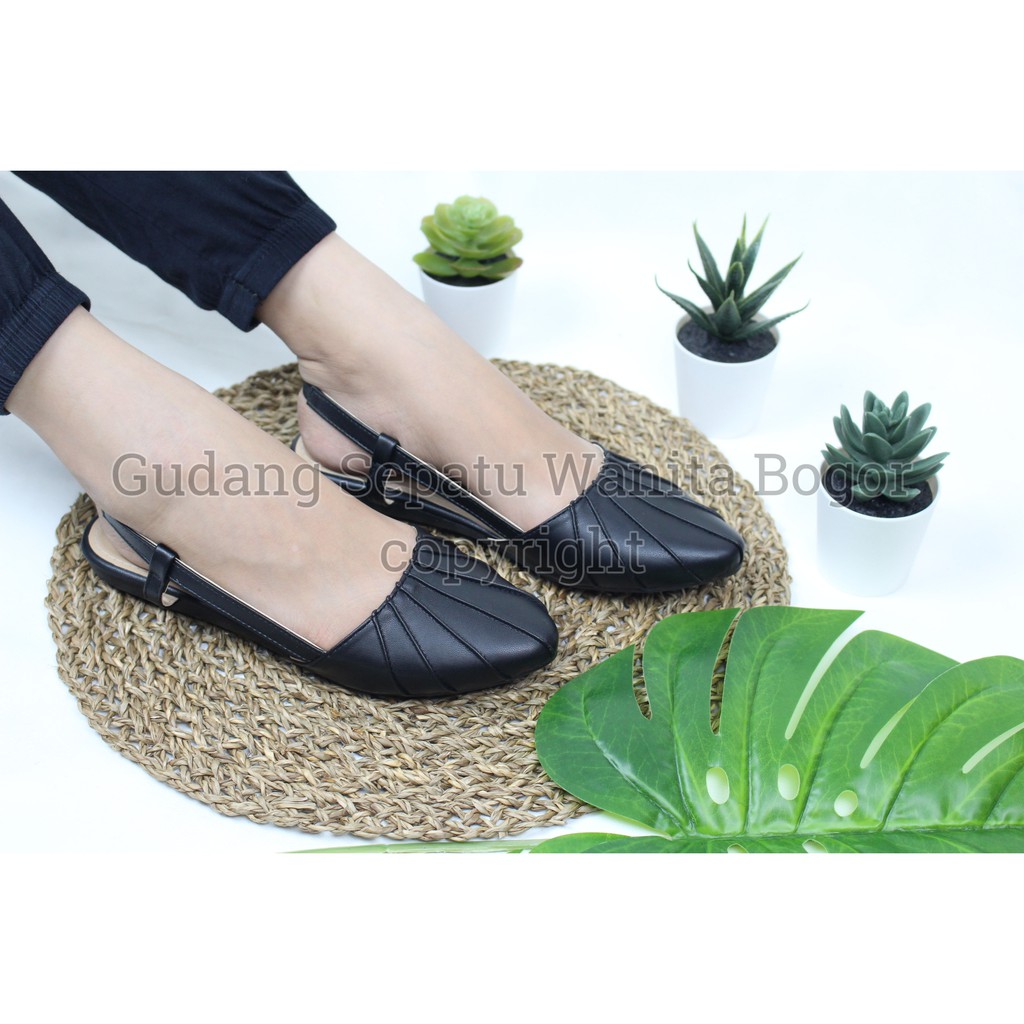 GRATICA Sepatu Kerja Kantoran Santai Wanita Flat Shoes Lancip Sendal Slop Tali Belakang KH 49