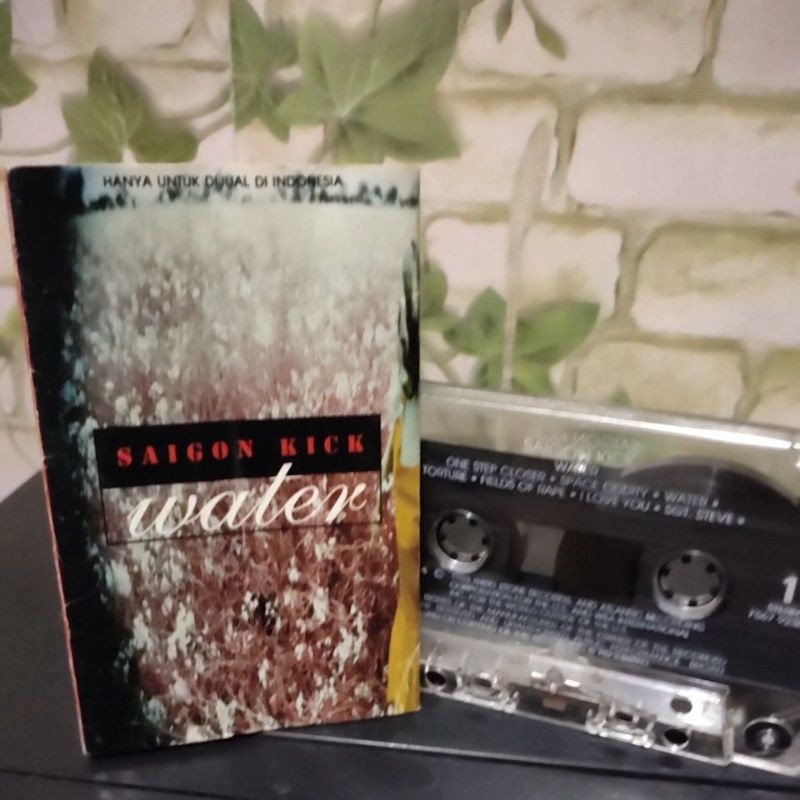 kaset pita saigon kick / water