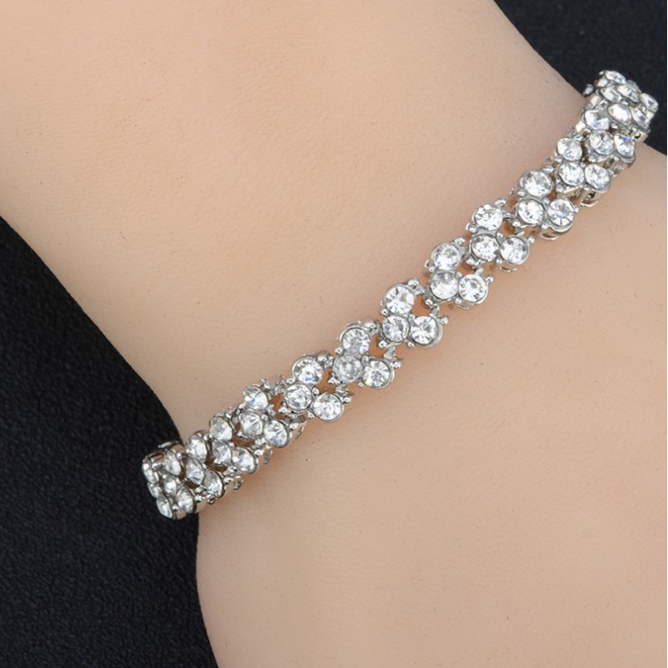 Simple Design Crystal Bracelet Noble Woman Shining Bangle Fashion Accessories