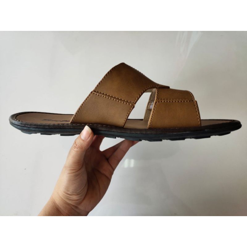 Sandal pria bahan karet sintetis BATA Original