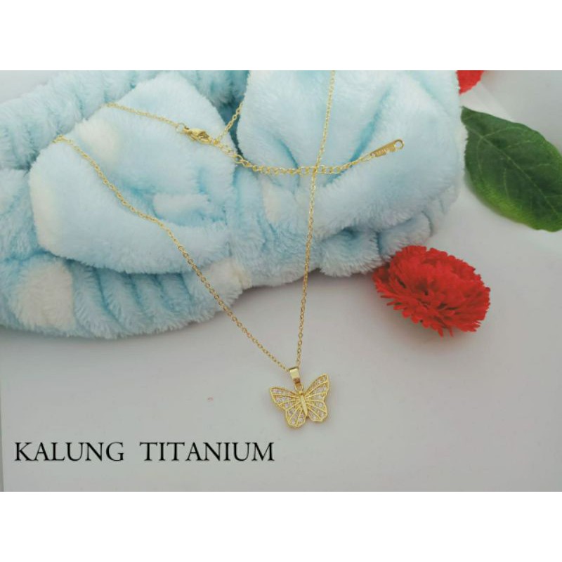 Fourfashion Kalung Titanium Dewasa Liontin Kupu-Kupu Gold Kekinian S113