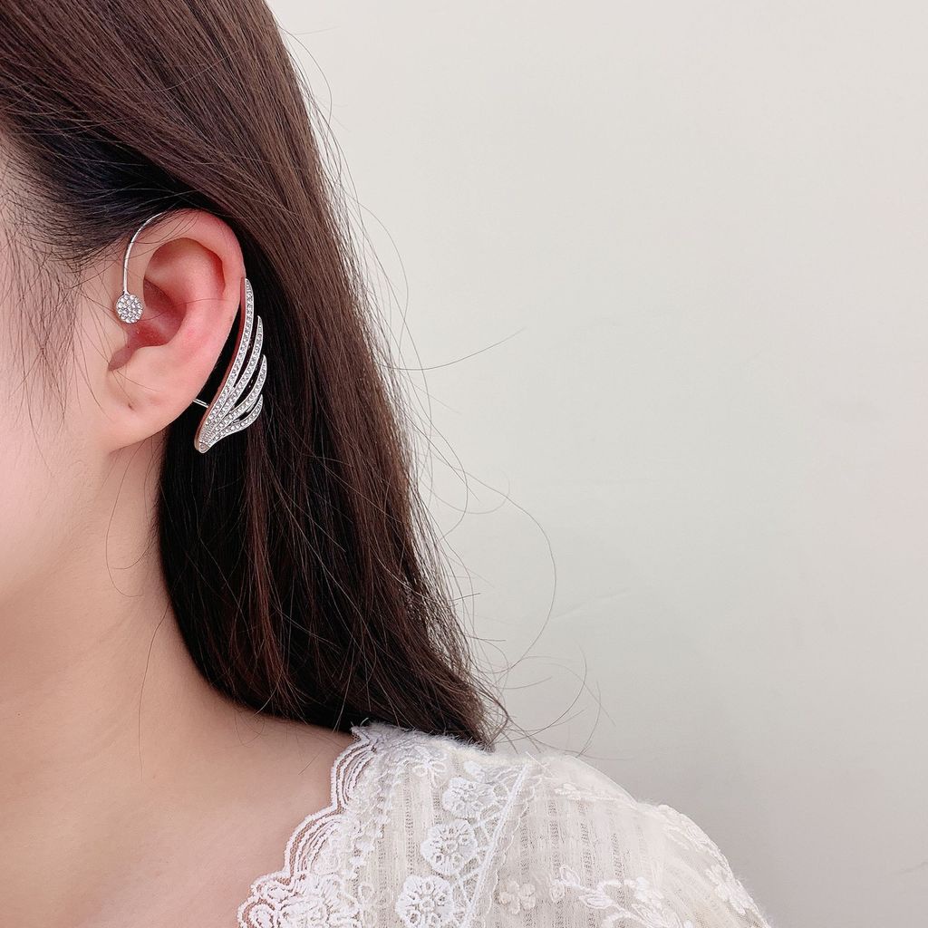 Anting Tusuk Bentuk Sayap Kupu-Kupu Bahan Metal Hias Berlian Imitasi Untuk Wanita