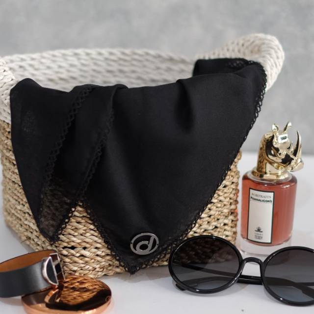 Deenay Polos Hitam Picot