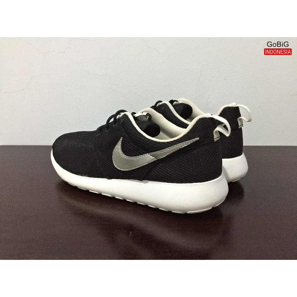 Sepatu Nike Roshe Run Black Grey Original