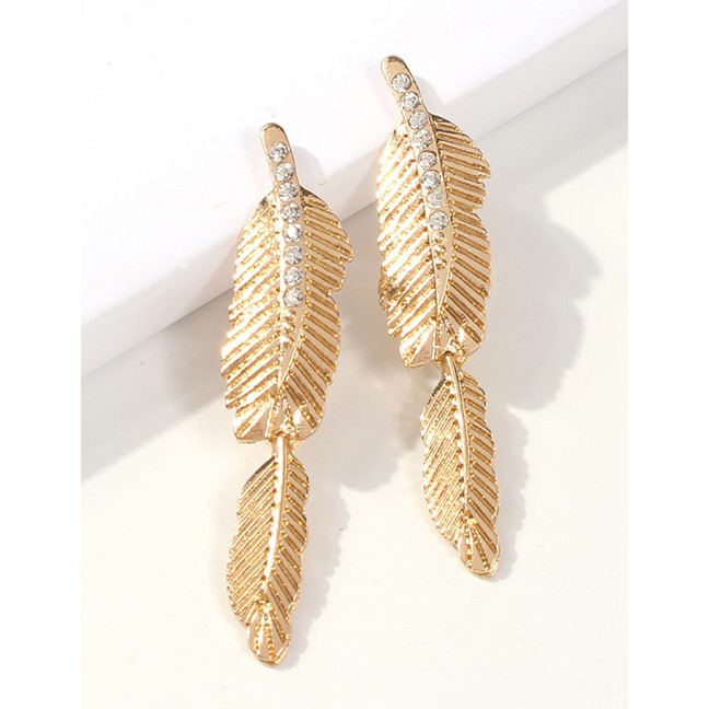 LRC Anting Tusuk Fashion Gold Alloy Studded Leaf Stud Earrings D22439