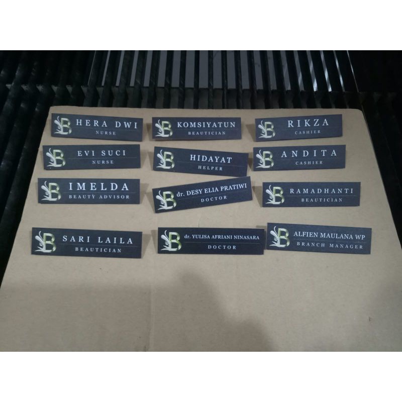 

Name Tag Akrilik / Pin Nama Akrilik
