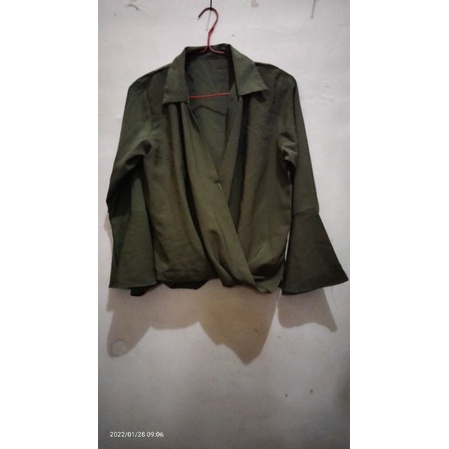 blouse wanita Crop warna army tangan terompet preloved/bekas