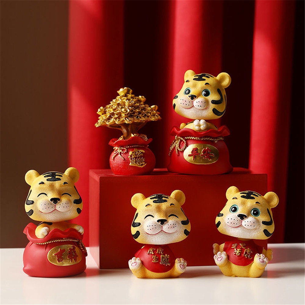 【COD Tangding】Ornamen Bentuk Cny Tiger Celebrating Fortune 5 Pola Bahan Resin Untuk Dekorasi Mobil