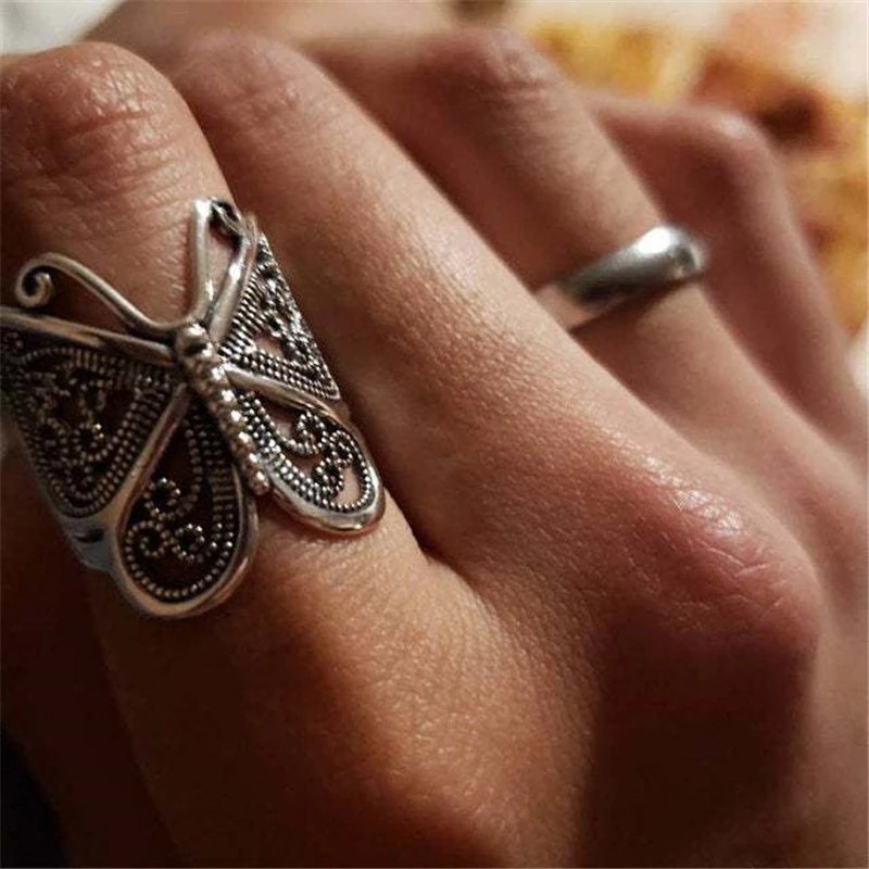 Cincin Model Kupukupu Warna Emassilver Gaya Retro Untuk Wanita