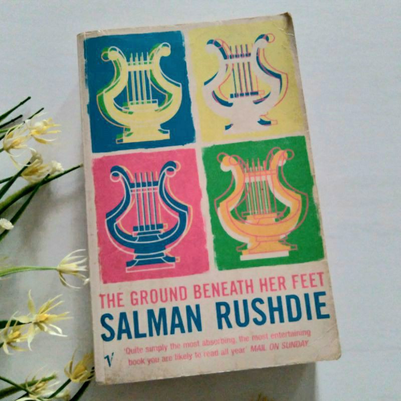 buku salman rushdie preloved Original judul the ground beneath her feet