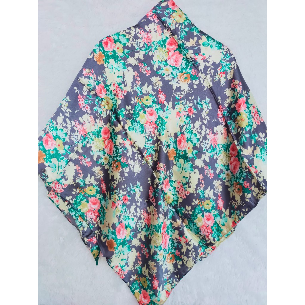 Hijab segi empat saten 110cm x 110cm Hijab motif