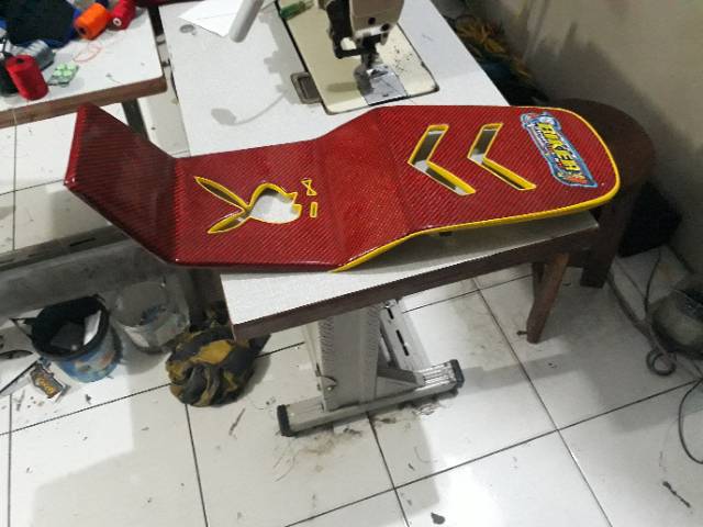 Jok ninja r slim modifikasi lubang motif karbon biker warna merah