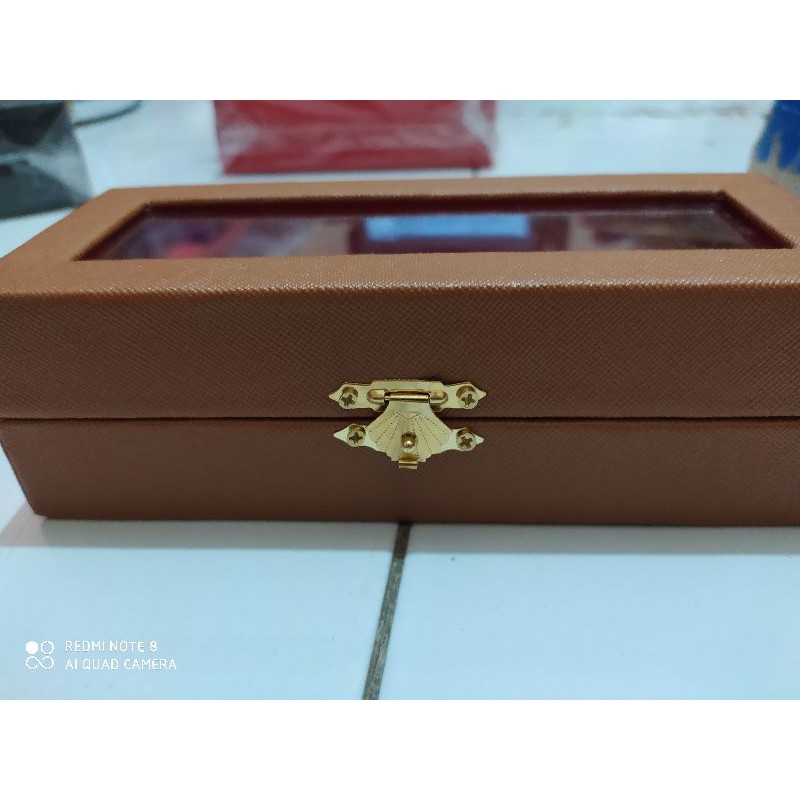 box isi 10cincin bahan kulit sintetis pakai kaca