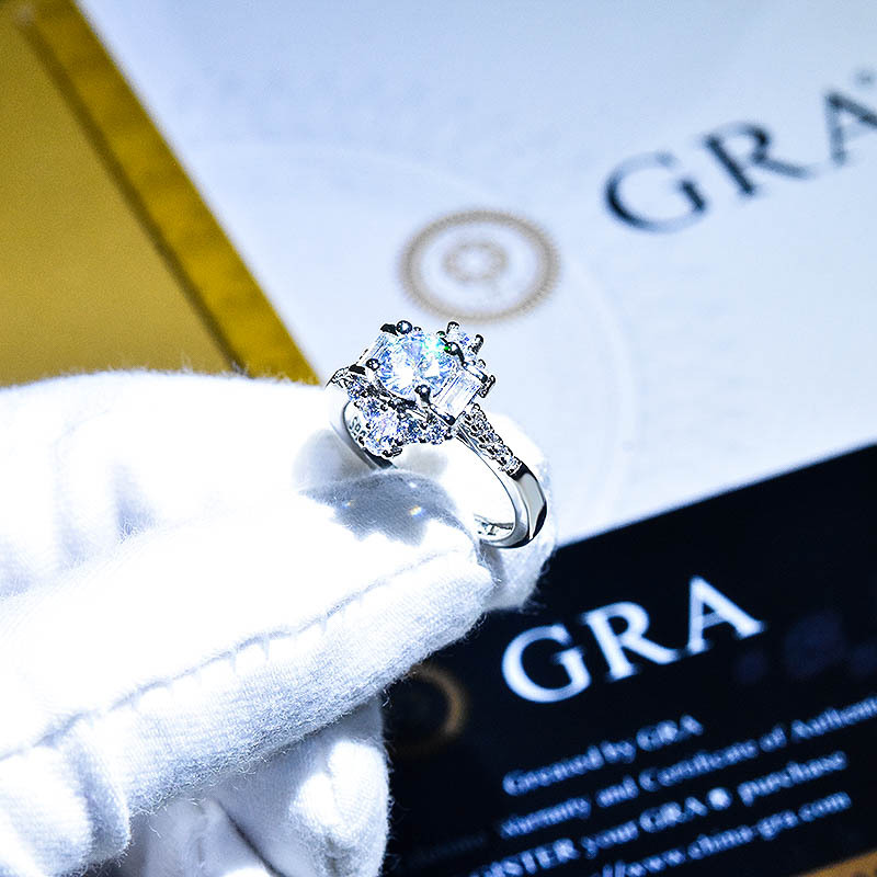 Cincin Moissanite Mewah