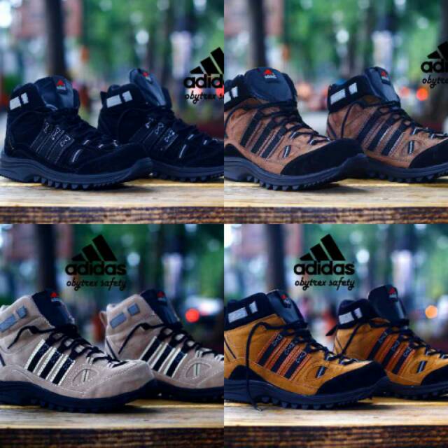 Sepatu boot adidas