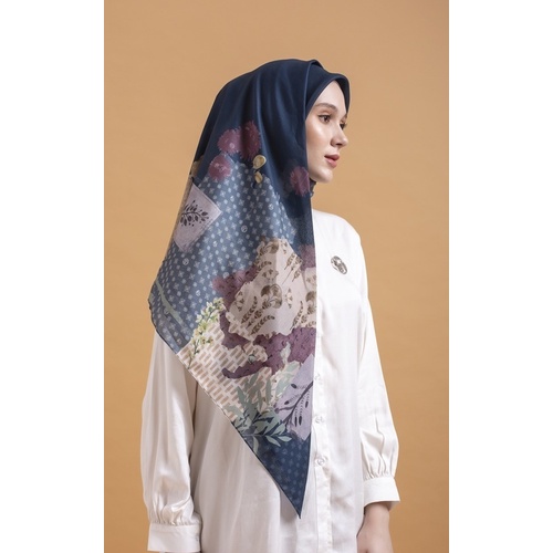 Ria Miranda New Odion Scarf