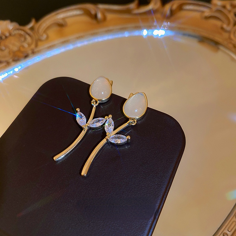 Anting Tusuk Model Bunga Tulip Trendy Untuk Wanita