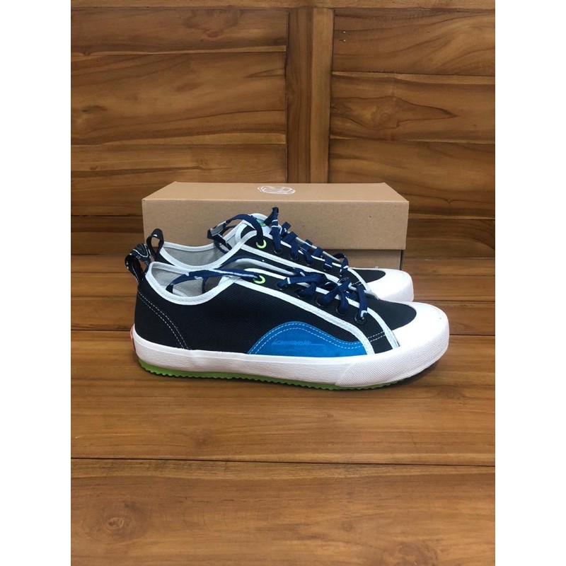 Sepatu pijak bumi x kevinswork x bluesville (low)