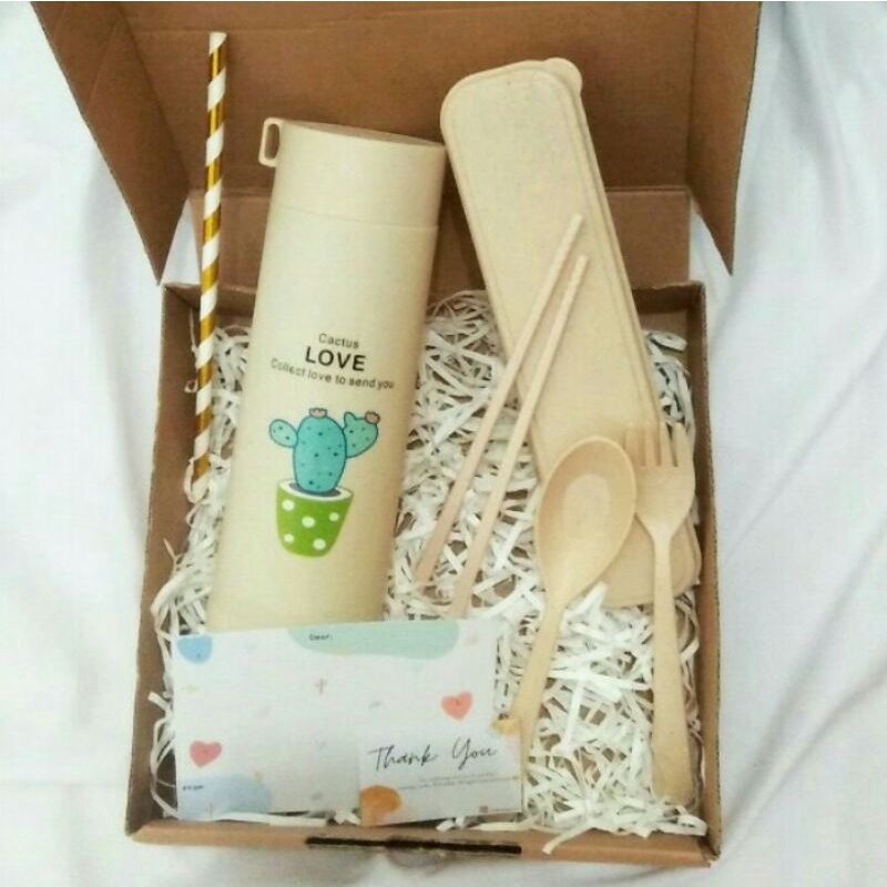 

HAMPERS/GIFT BOX TUMBLR + ALAT MAKAN. WISUDA, ULANG TAHUN, DLL (versi cewek)