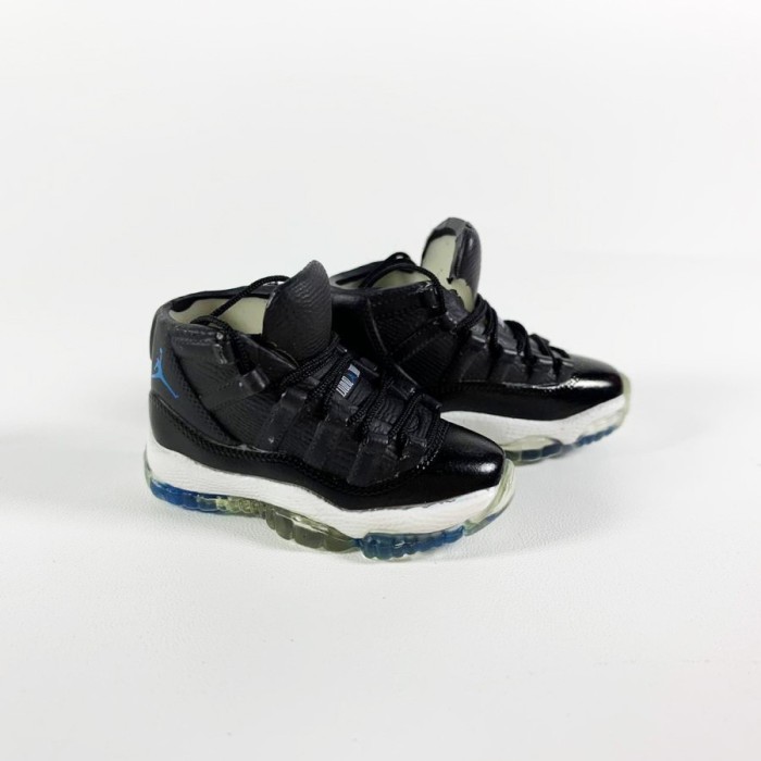 AIR JORDAN 11 AJ11 SPACE JAM 3D SNEAKERS KEYCHAIN MINIATUR