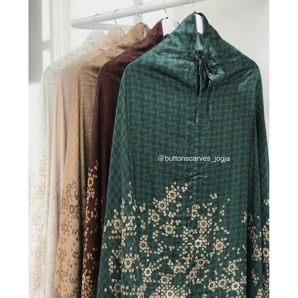 BUTTONSCARVES Haramain Prayer Robe