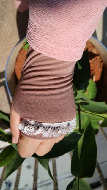 HANDSOCK LILY