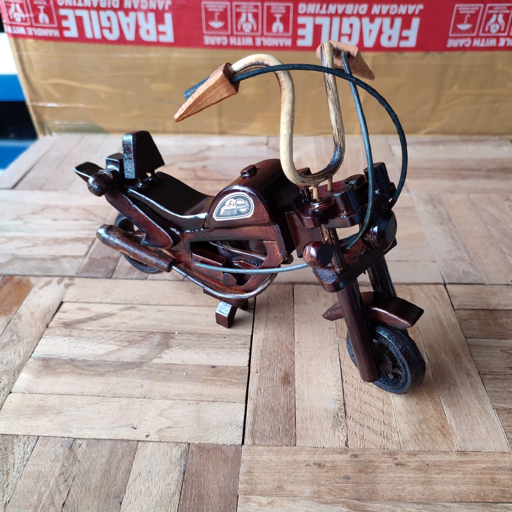 MINIATUR TERMURAH MINIATUR MOTOR HARLEY DAVIDSON KAYU UK SEDANG 27 x 17 x 12 NUSANTARA