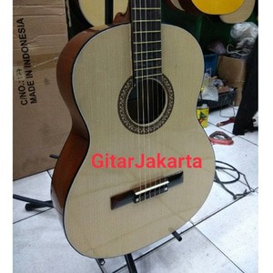 Gitar Classic Merk Yamaha Tipe C315 Warna Natural Senar Nylon Klasik Trusrod Buat Pemula Belajar