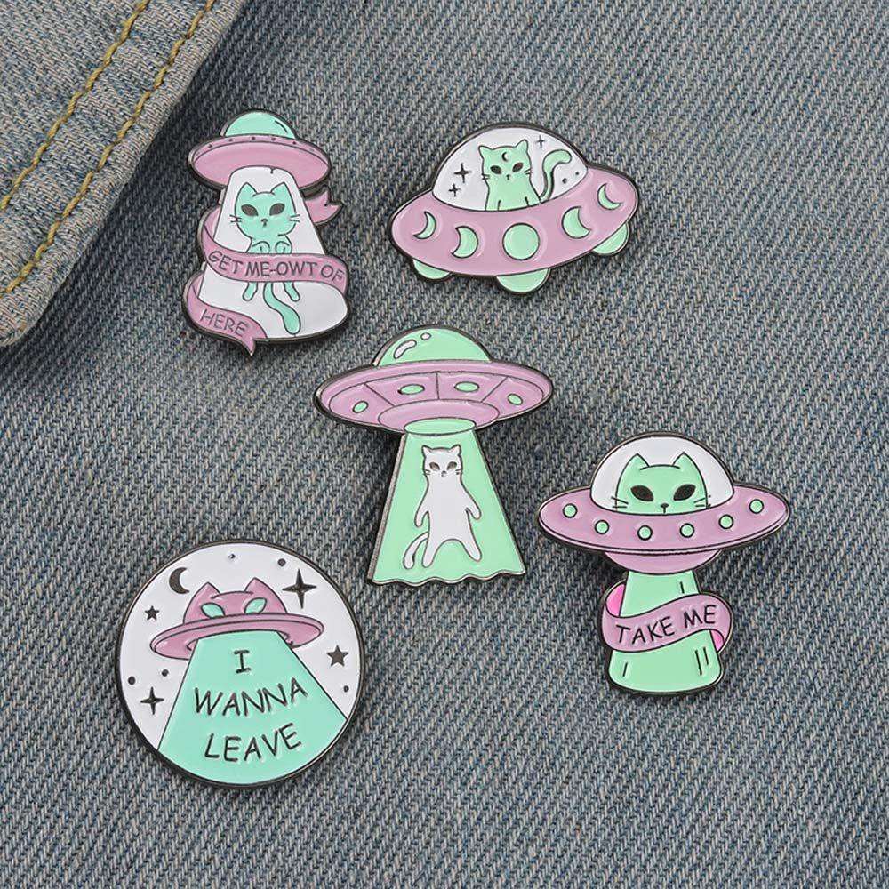 [Elegan] Bros Kucing Alien Lucu Kartun Aksesoris Perhiasan Kucing Alien Escape Disini Lencana Pin Enamel Pin