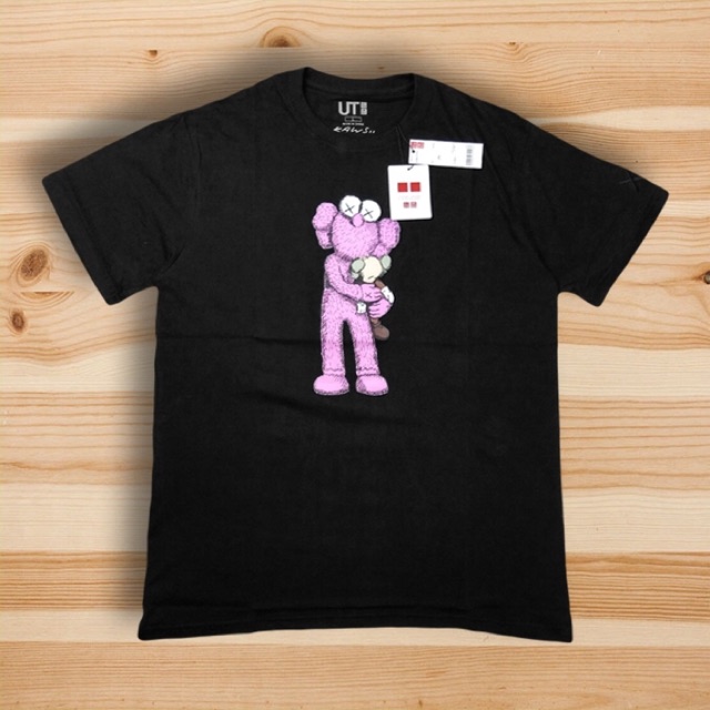 Kaos Uniqlo X KAWS Pink BFF