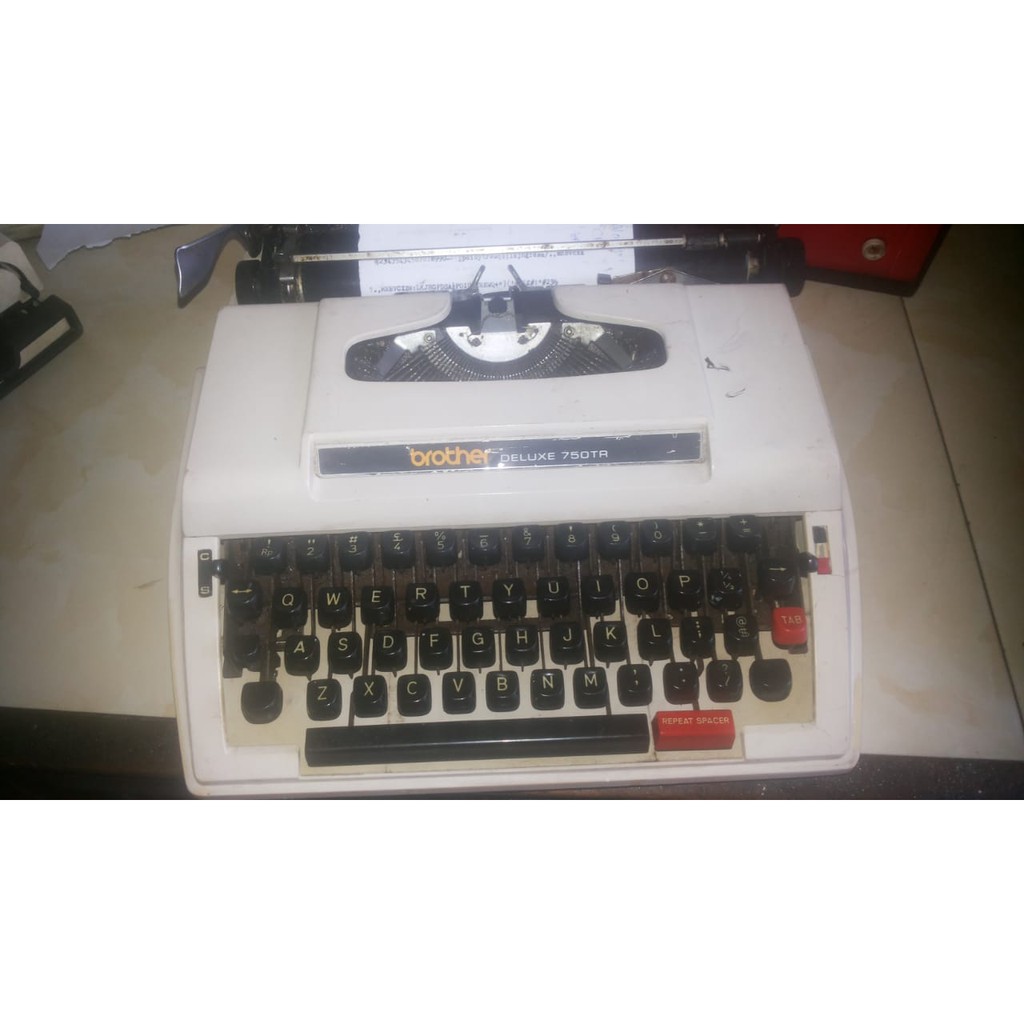 mesin ketik manual brother 750 tr kondisi normal dan siap pakai