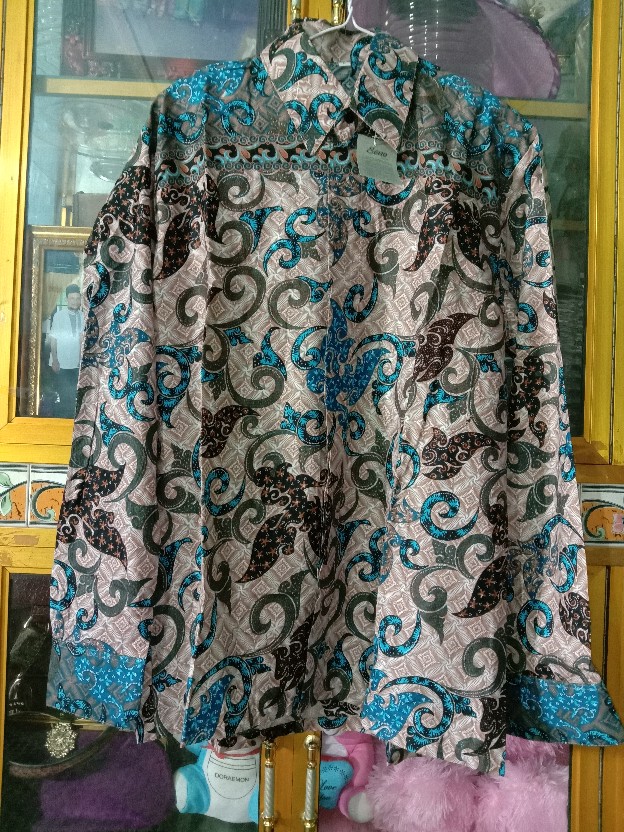 Kemeja Batik Pria Slim Fit Lengan Panjang Modern Artomoro