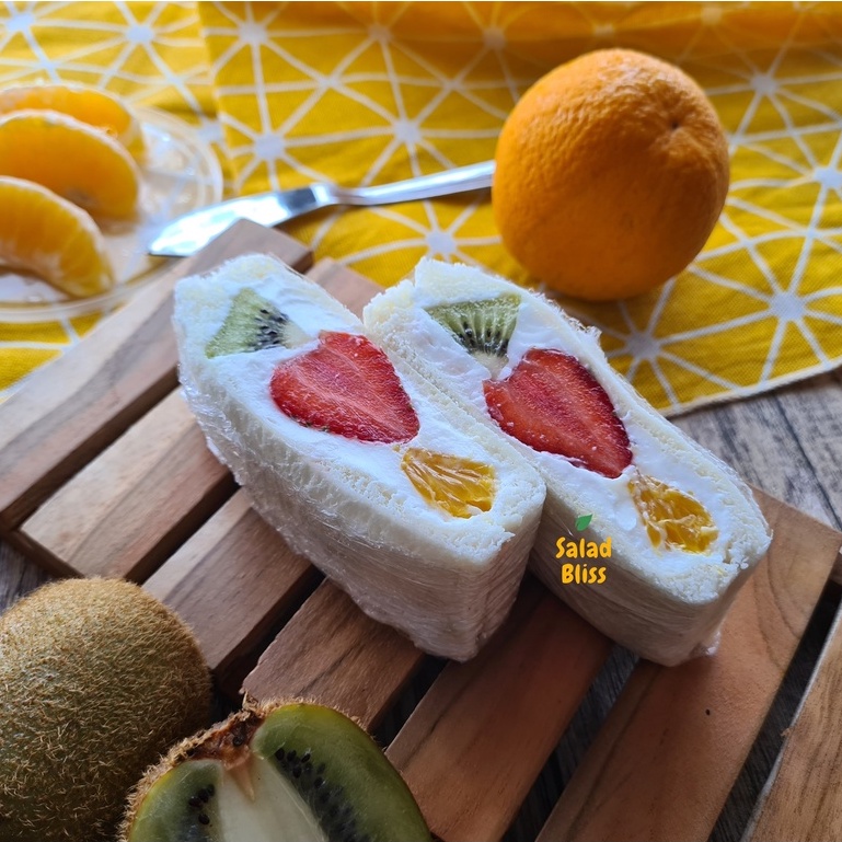 

Saladbliss Sandwich Buah Kombo (Fruit Combo Sando) - Kiwi, stroberi, jeruk