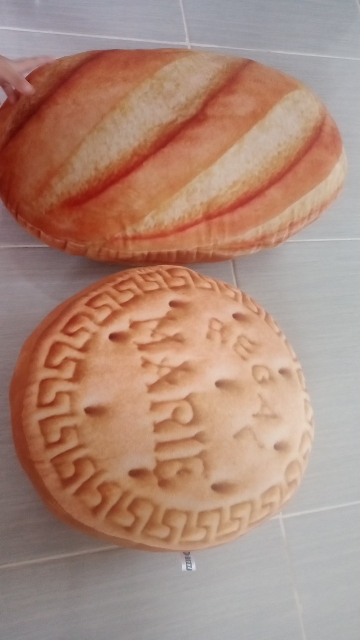 Bantal Bentuk Roti 60x40 Cm