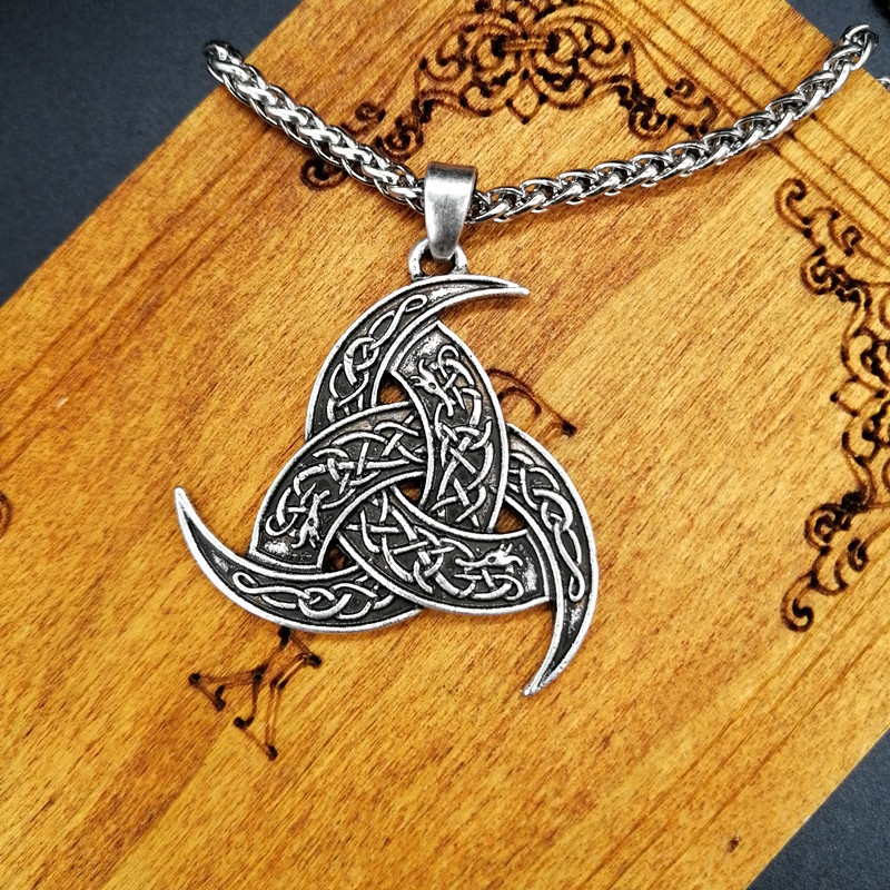 Kalung Liontin Segitiga Naga Celtic Bahan Stainless Steel Gaya Vintage Untuk Pria