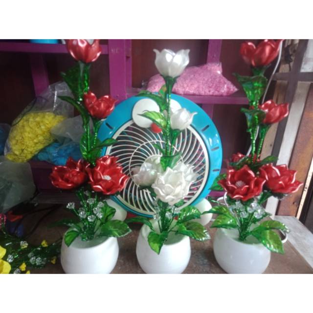 Bunga mawar akrilik