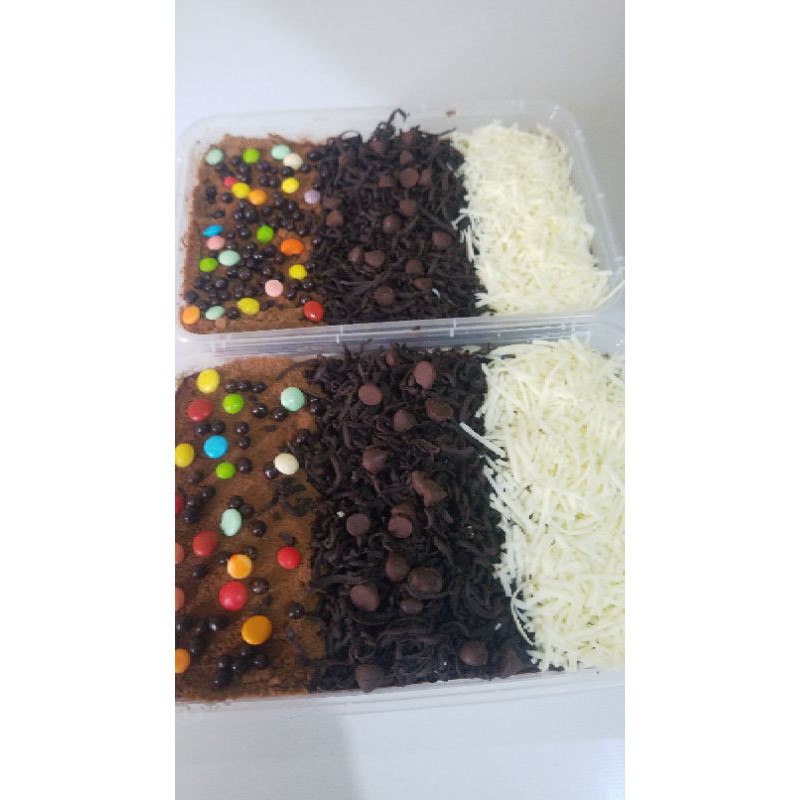 

Brownies Lumer Jumbo 750 ml Free Pilih Topping Suka Suka